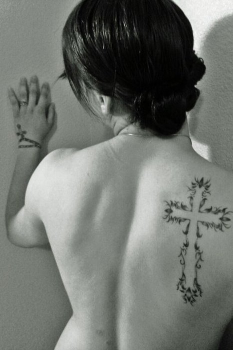 Women S Back And Shoulder Tribal Cross Tattoo