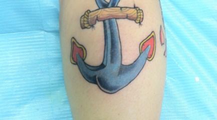 Funky traditional anchor tattoo on leg