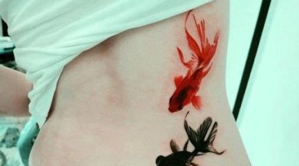 Red and black goldfish on girls back