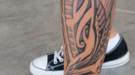Awesome leg Polynesian tattoo with bird