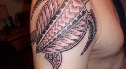 Polynesian sea turtle shoulder tattoo