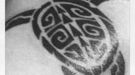 Small Polynesian sea turtle tattoo
