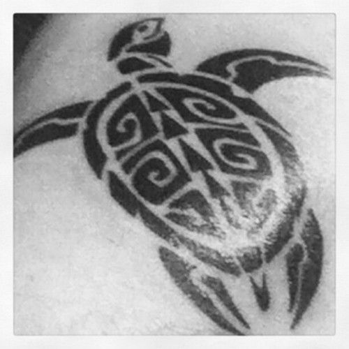 Small Polynesian sea turtle tattoo